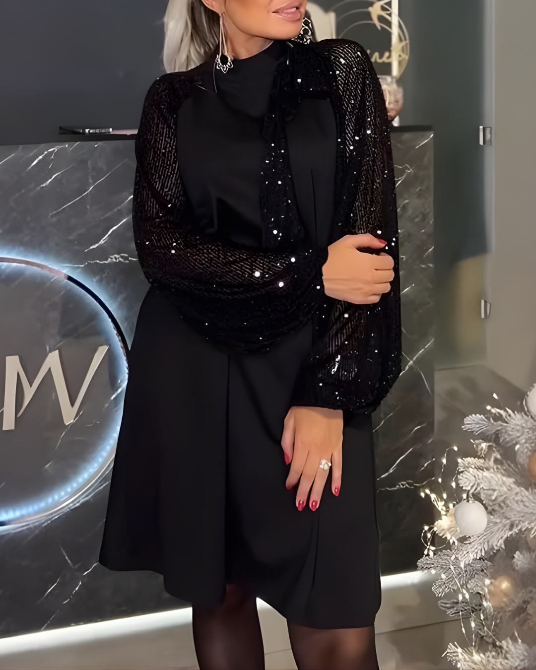 Robe noire élégante à manches pailletées